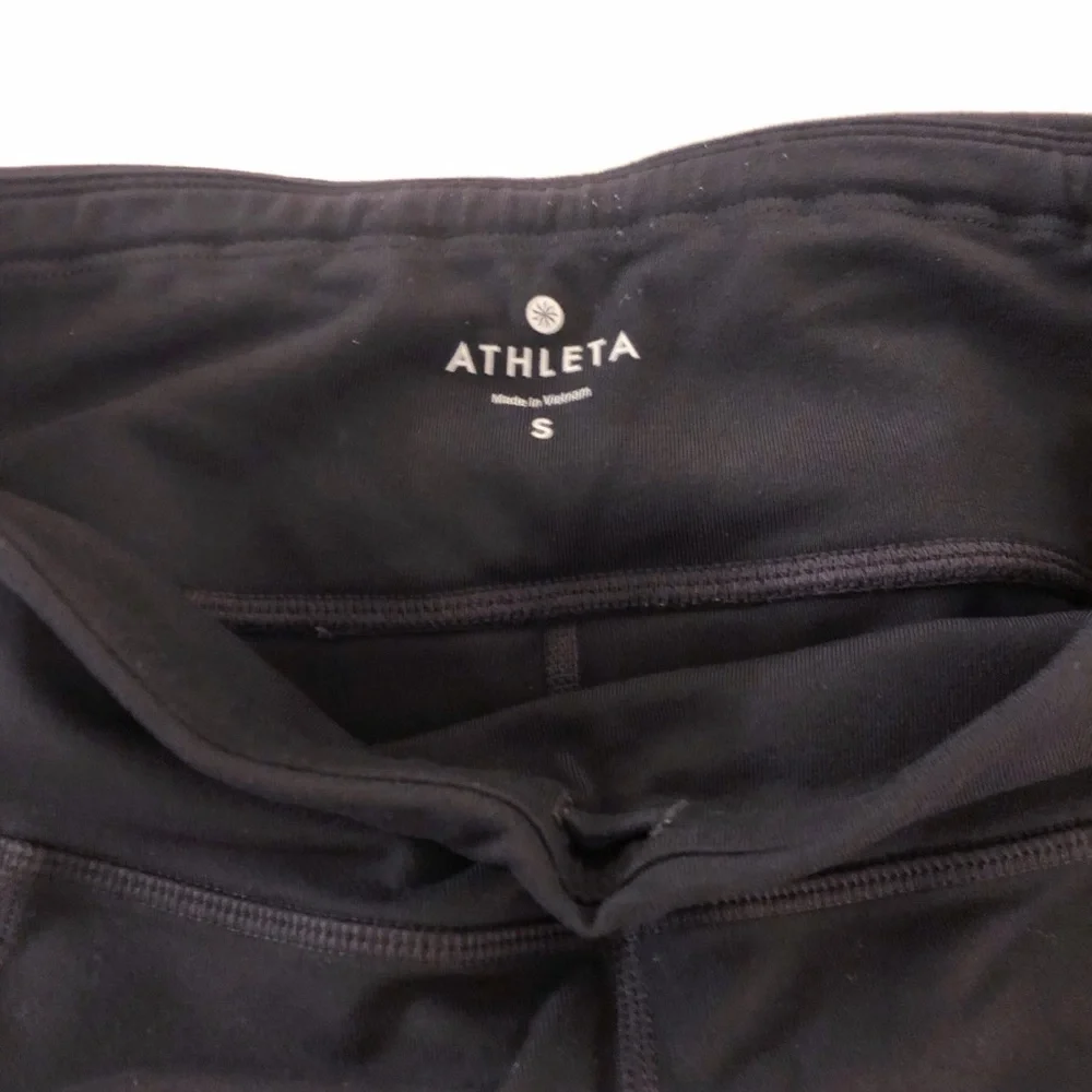 Athleta Relay 2.0 Black Compression Capri Leggings (size Small) - Picture 4 of 8